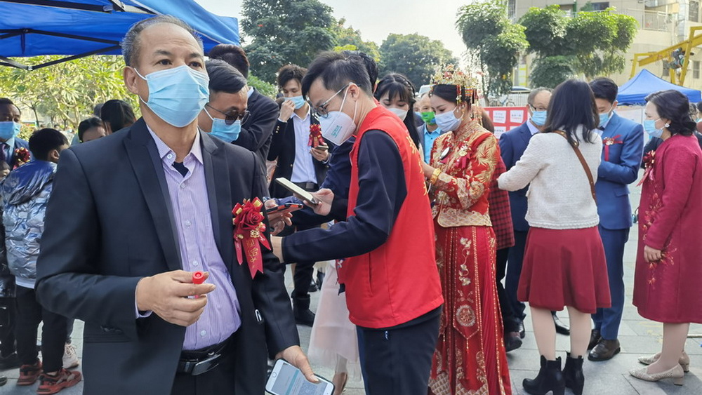 “插隊(duì)”新娘收獲全城祝福，憑啥？就憑這兩個(gè)字